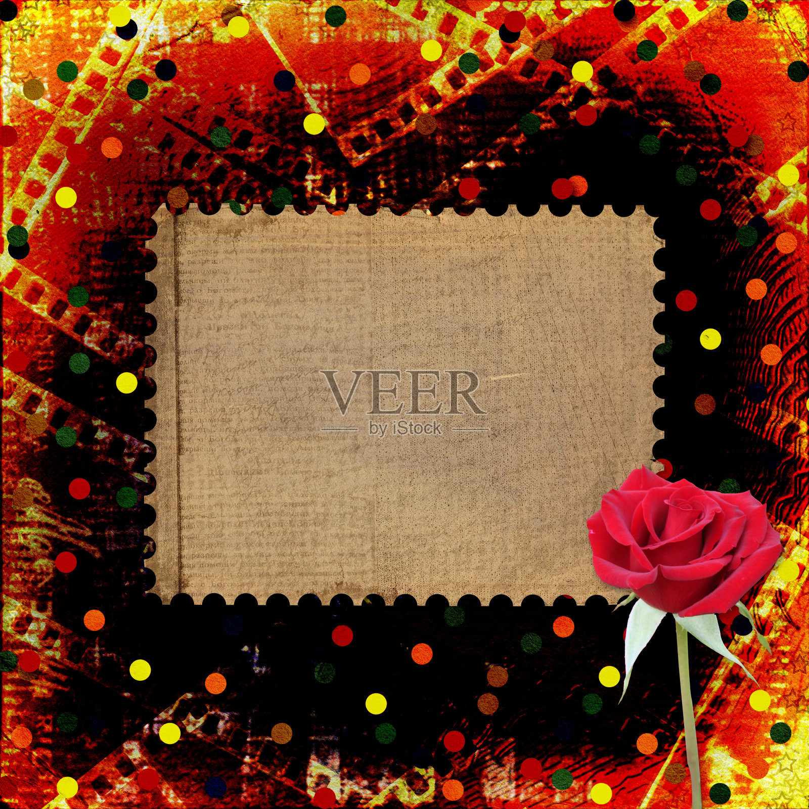 旧报纸，垃圾胶片，还有漂亮的玫瑰照片摄影图片