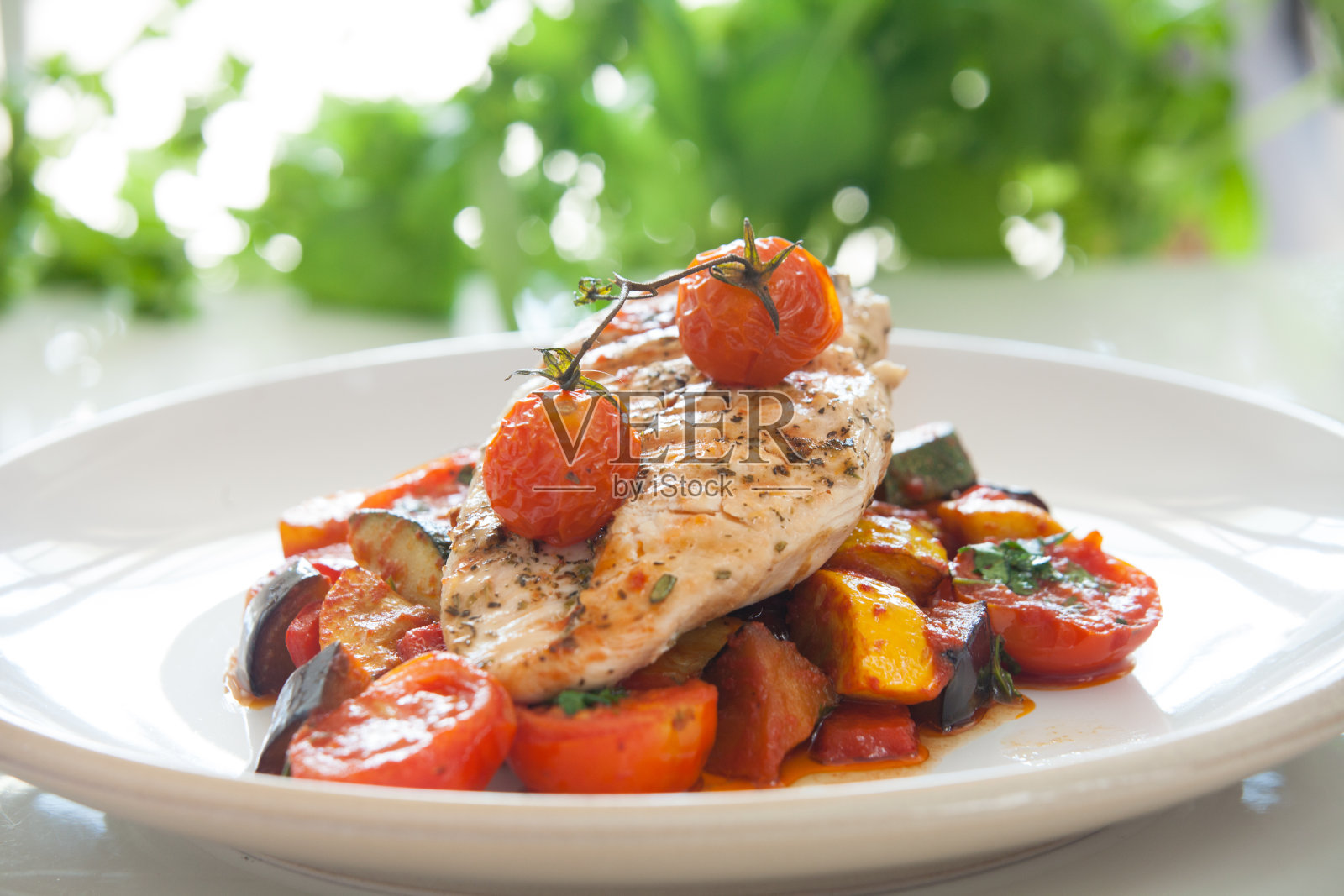 番茄烤鸡照片摄影图片