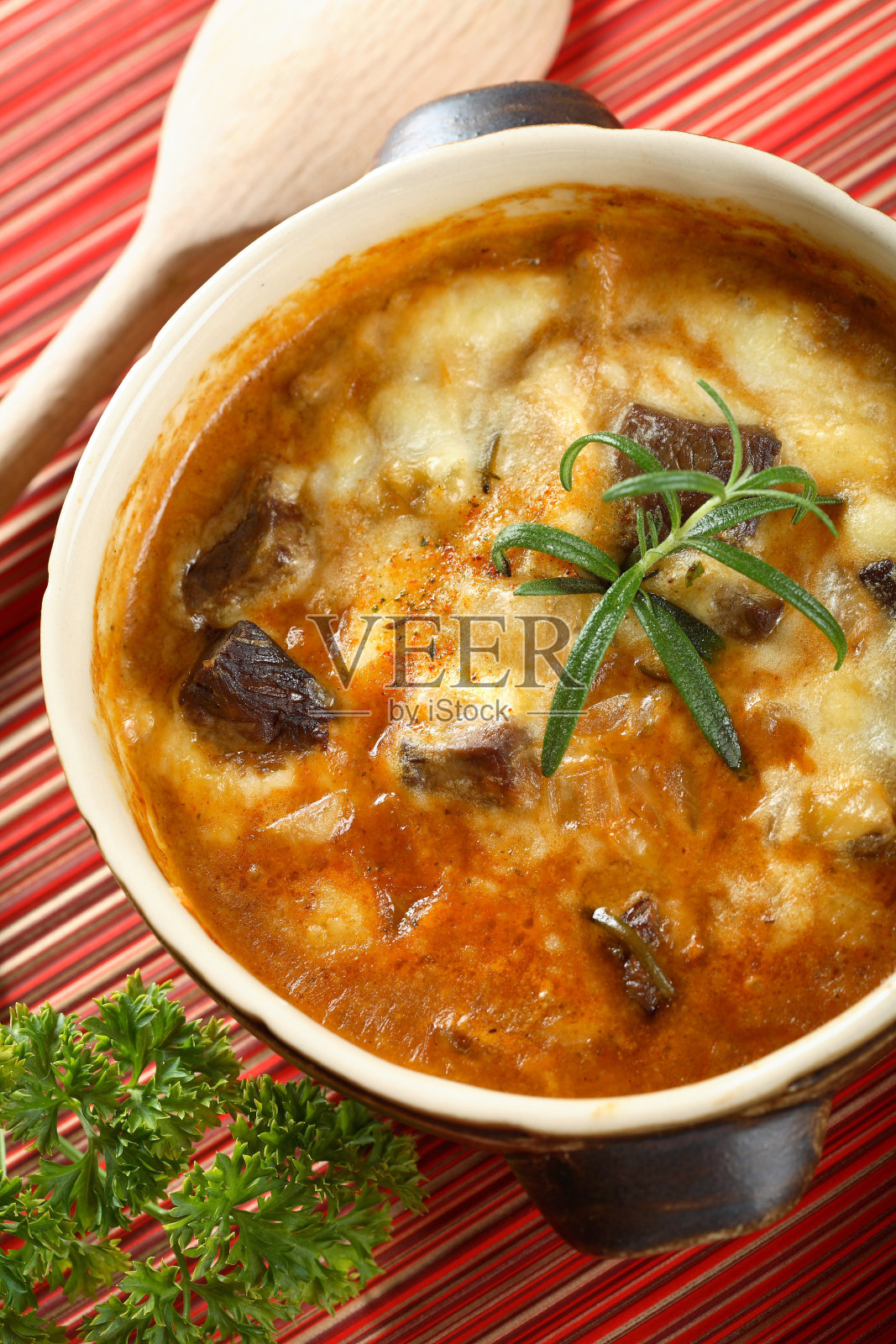 用羊肉做成的炖牛肉照片摄影图片