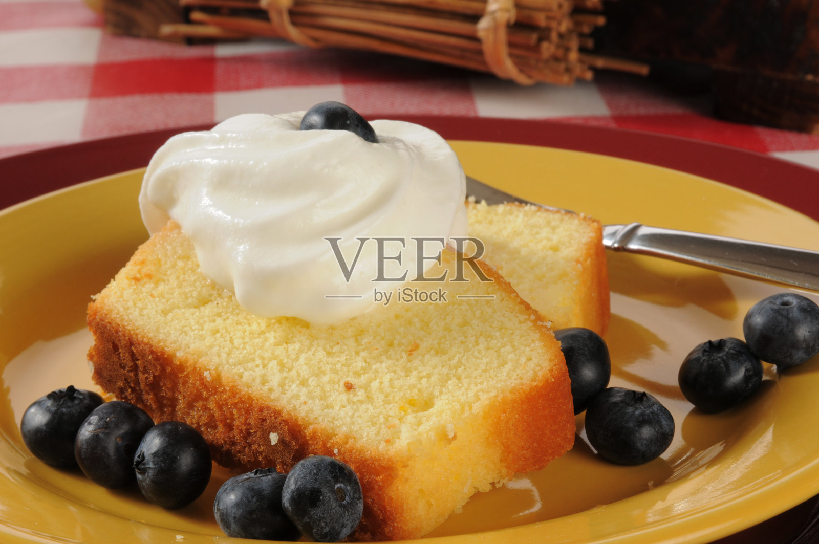 蓝莓芝士蛋糕照片摄影图片