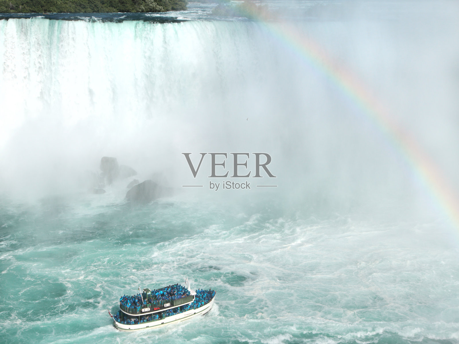 尼亚加拉大瀑布旅游船附近的彩虹照片摄影图片