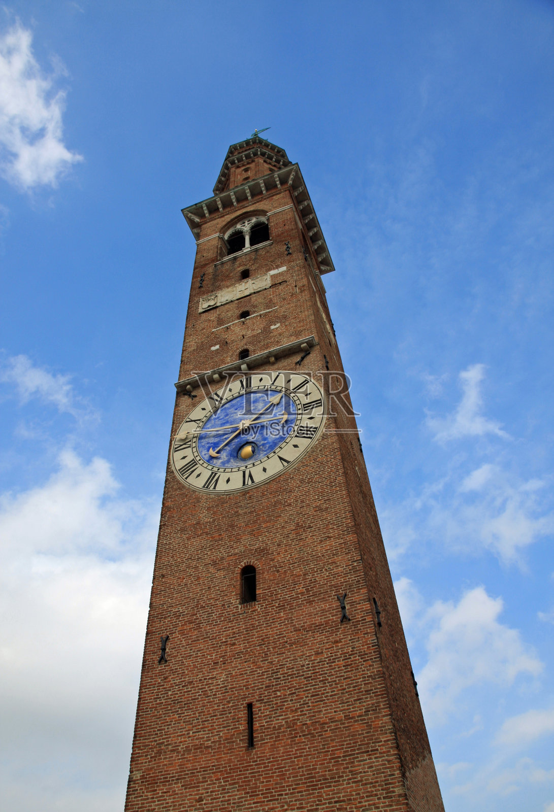 帕拉第亚纳大教堂的红砖高塔照片摄影图片