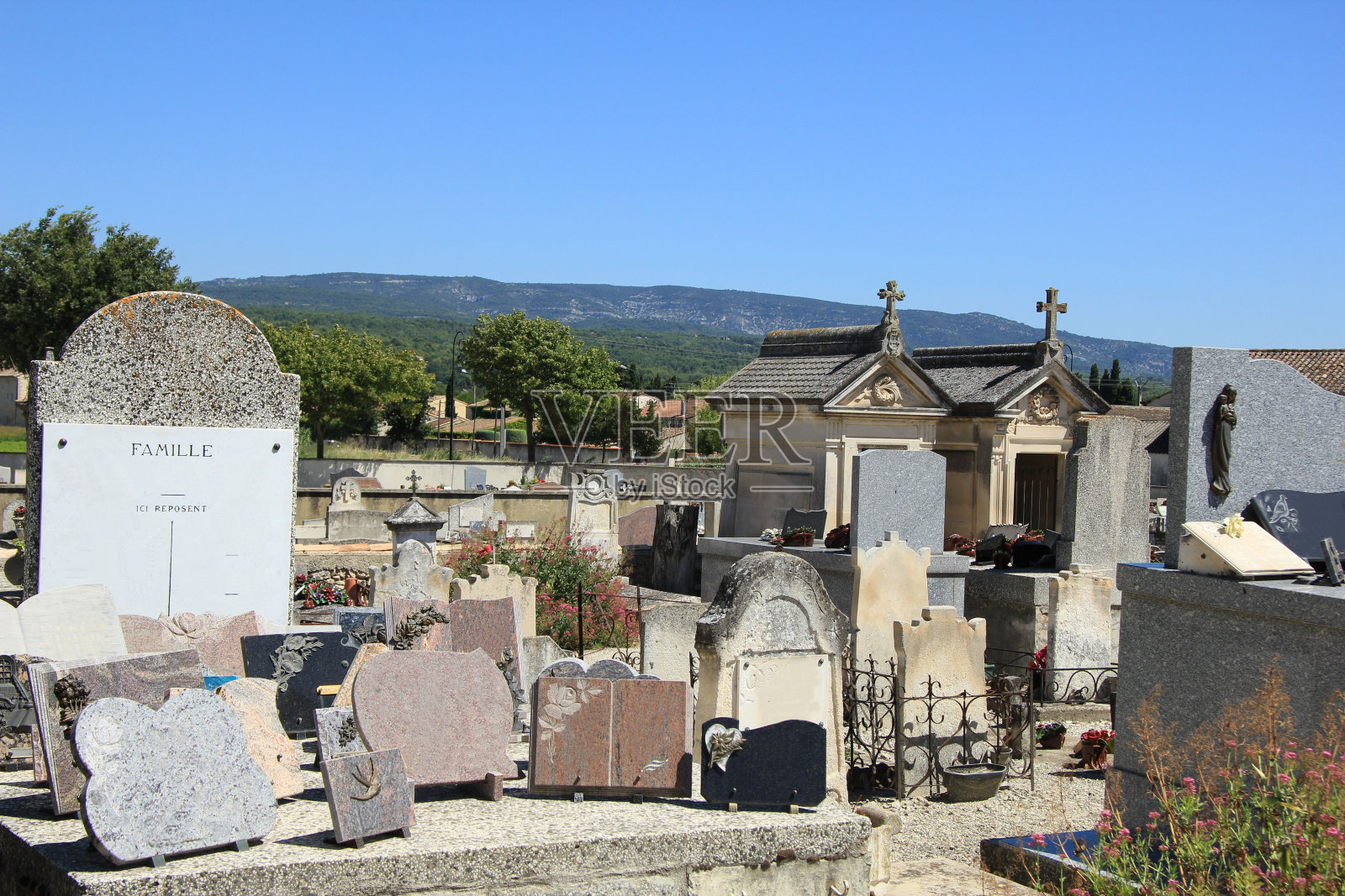 普罗旺斯的老墓地照片摄影图片
