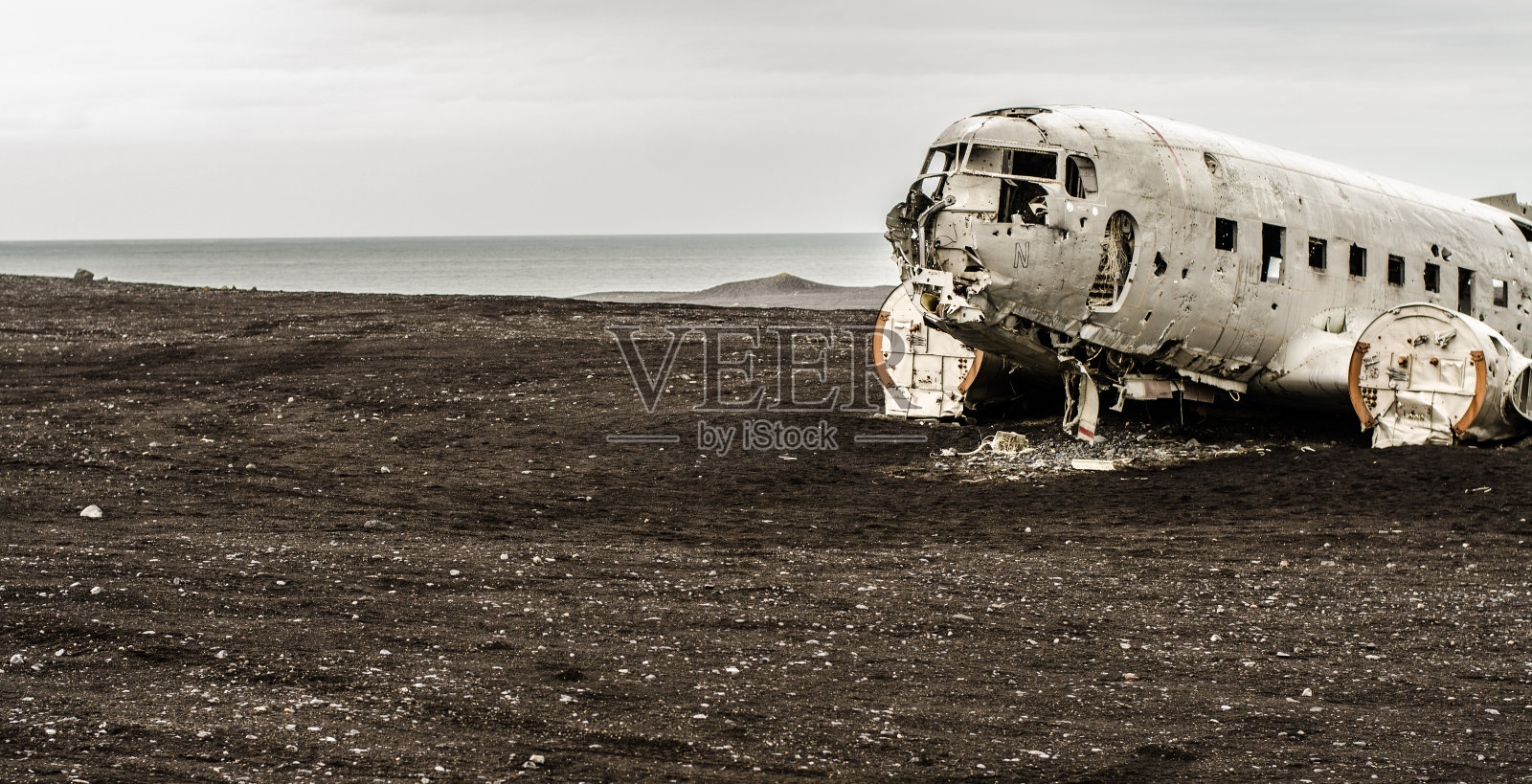 荒野中的飞机失事照片摄影图片