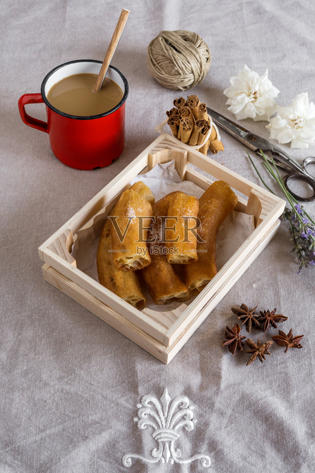 油炸饼和咖啡照片摄影图片