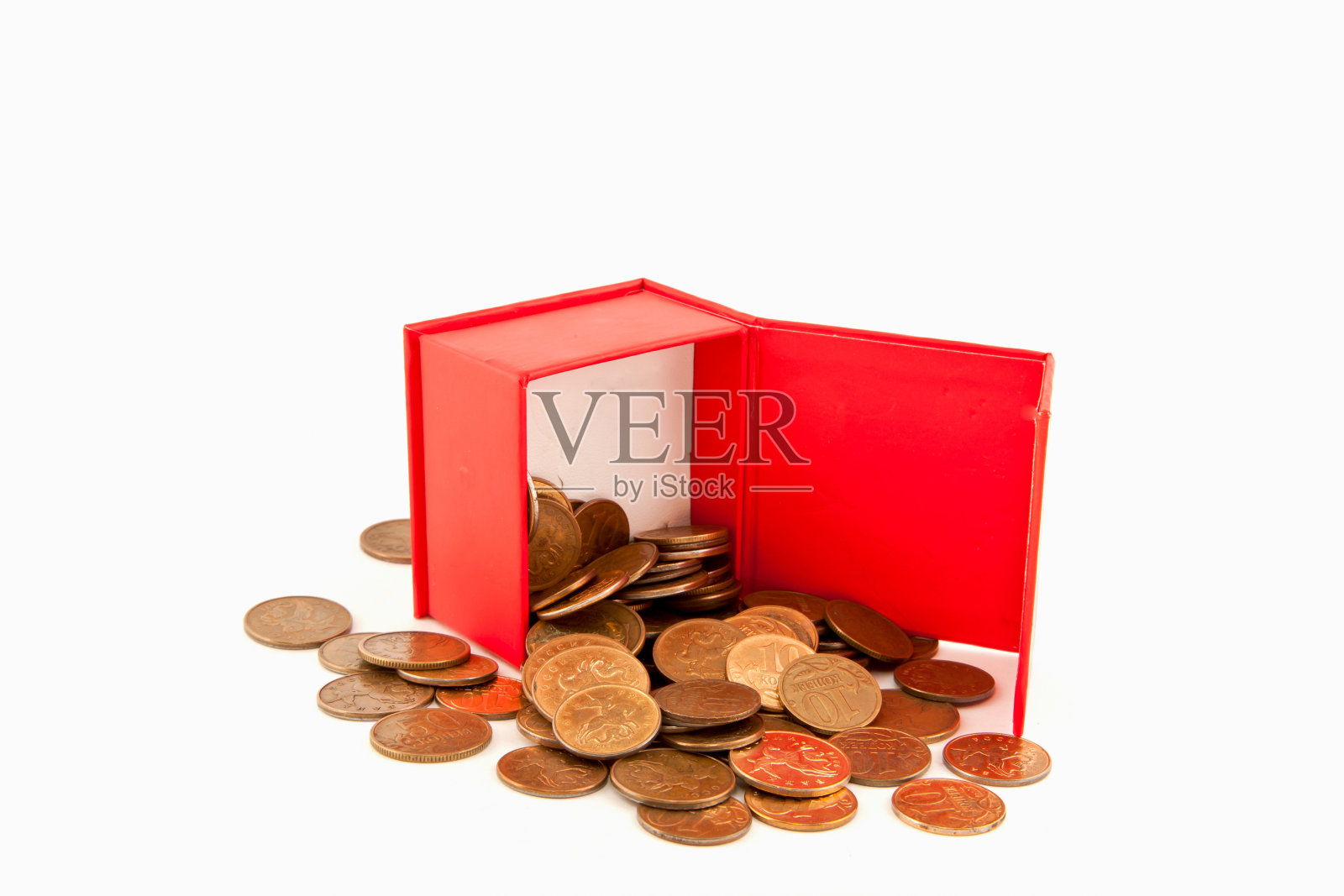 一个红色盒子里的俄罗斯硬币。隔离。照片摄影图片
