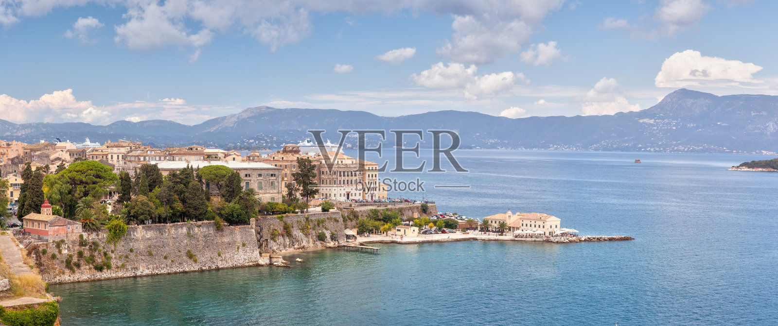 老城区街道和建筑鸟瞰图照片摄影图片