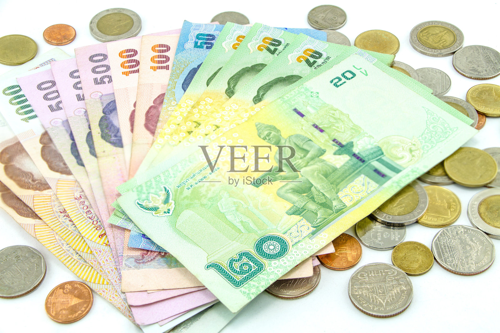 泰国的钞票和硬币孤立在白色照片摄影图片