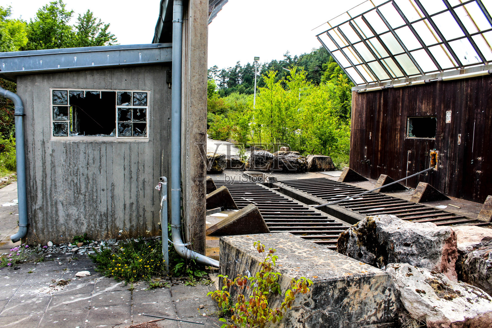 旧兵营内照片摄影图片