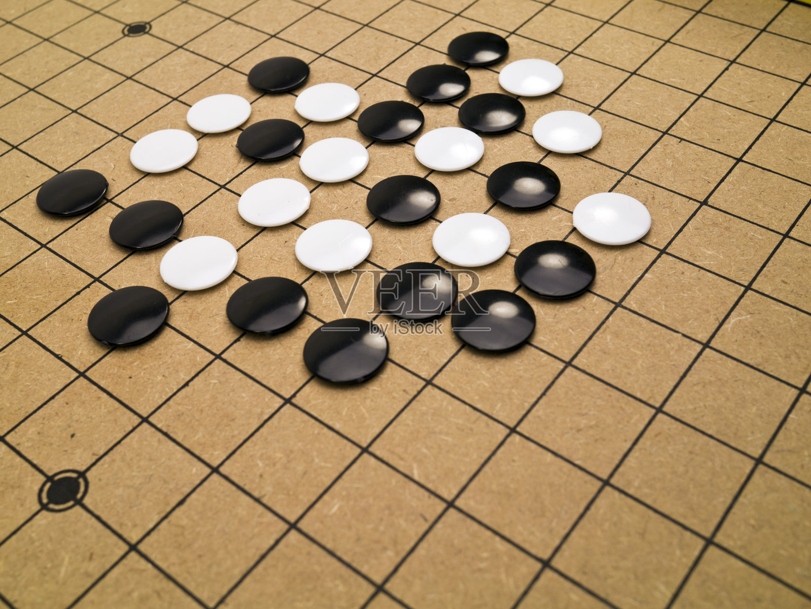围棋棋盘上的石头照片摄影图片