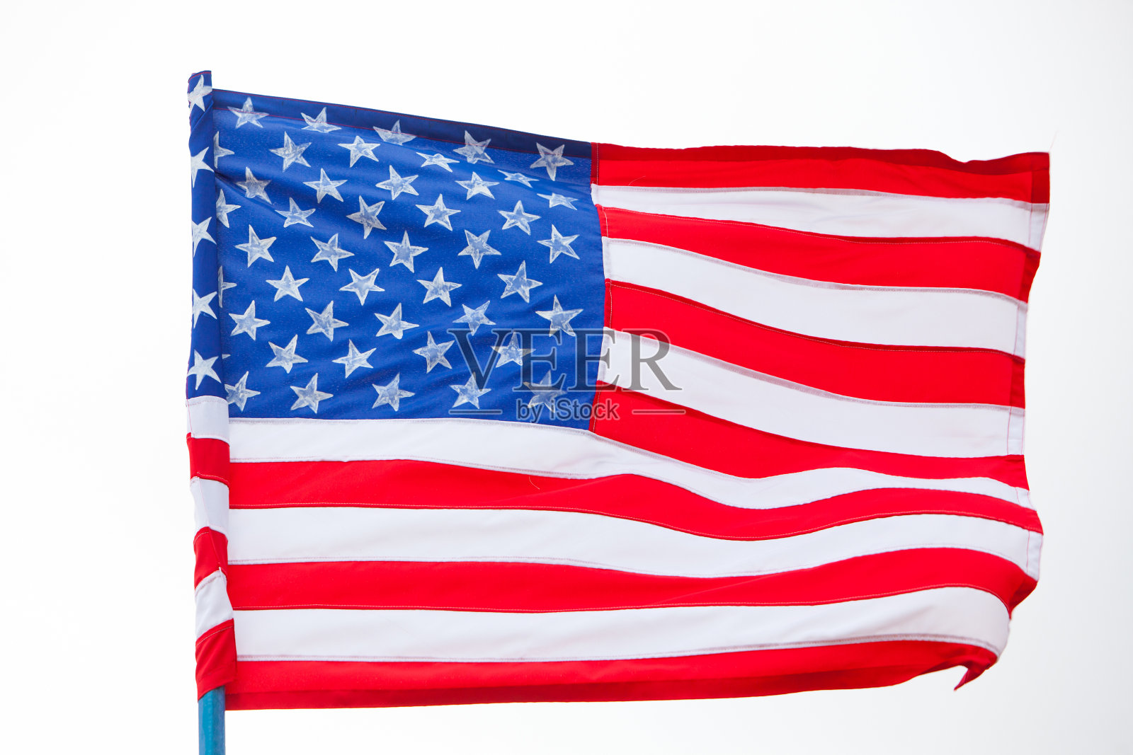 天空中飘扬着美国国旗照片摄影图片