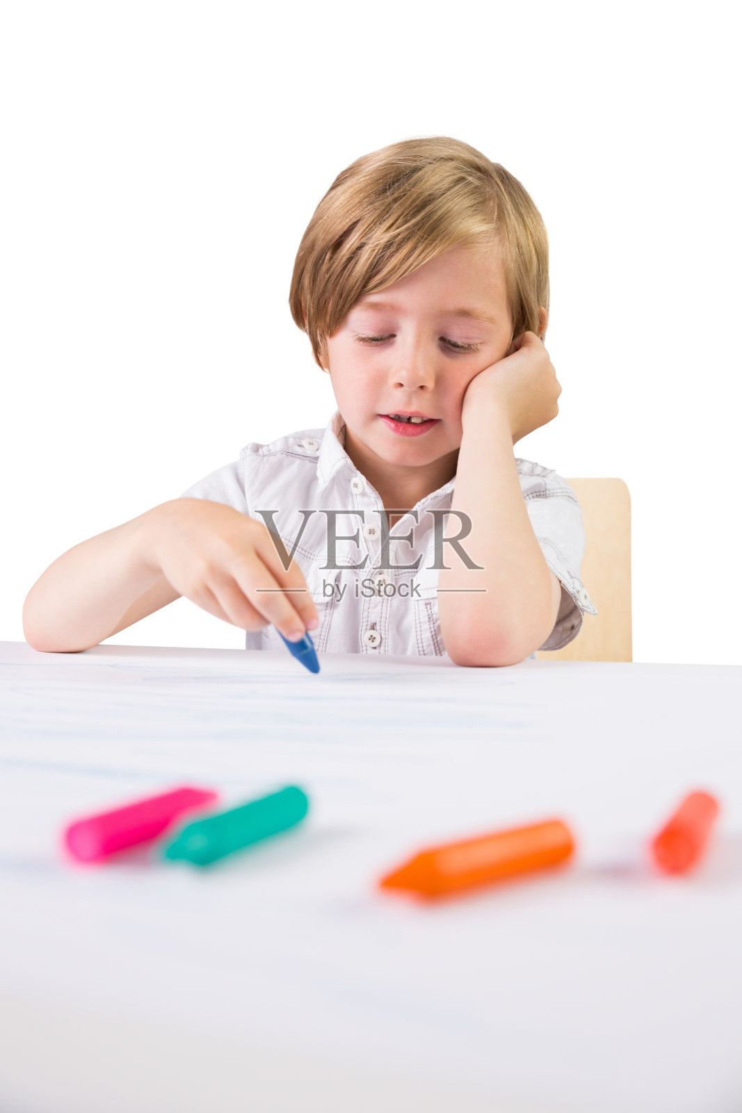 学生用蜡笔画画照片摄影图片