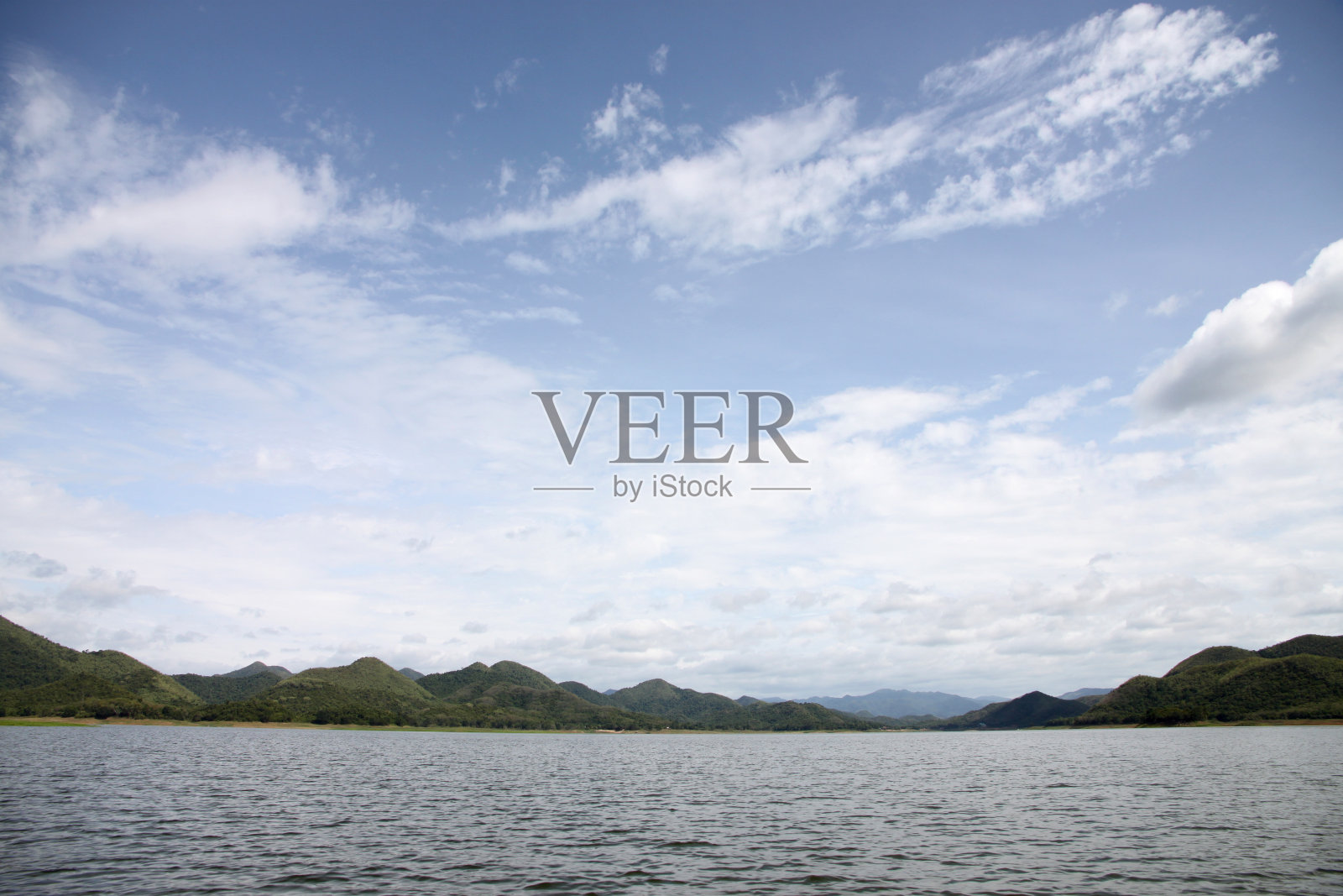 泰国的湖景。照片摄影图片