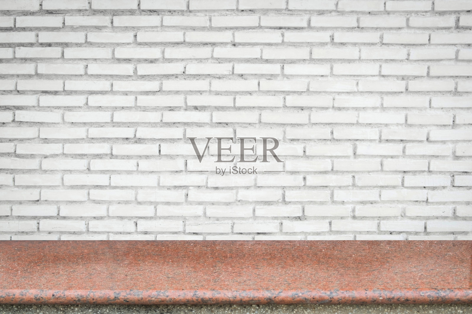 大理石地板，以旧砖墙为背景。照片摄影图片