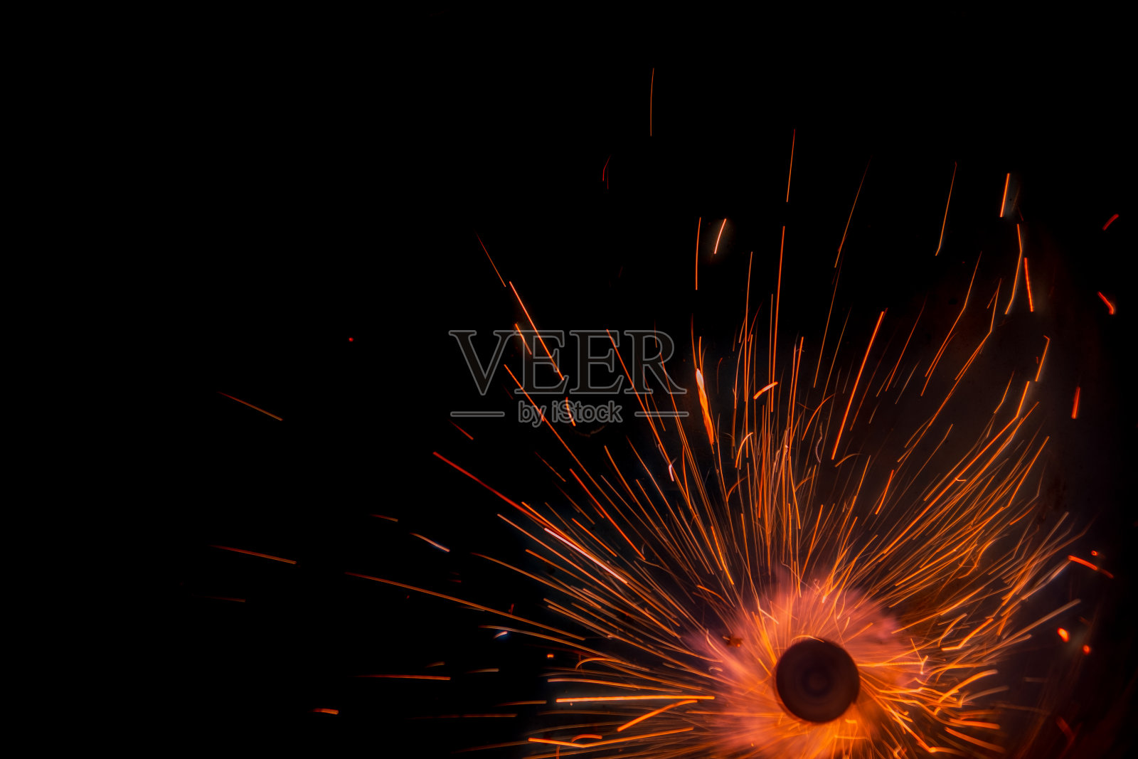 圣诞和新年晚会燃烧烟花圆风格。照片摄影图片