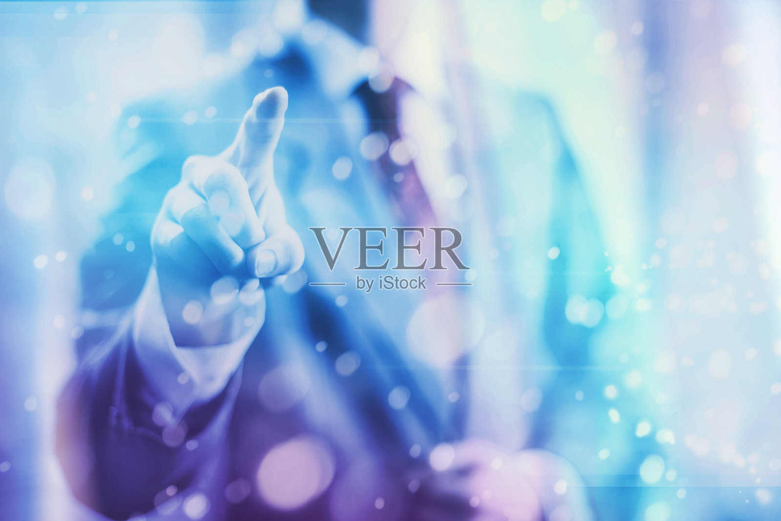 商人指着相机照片摄影图片