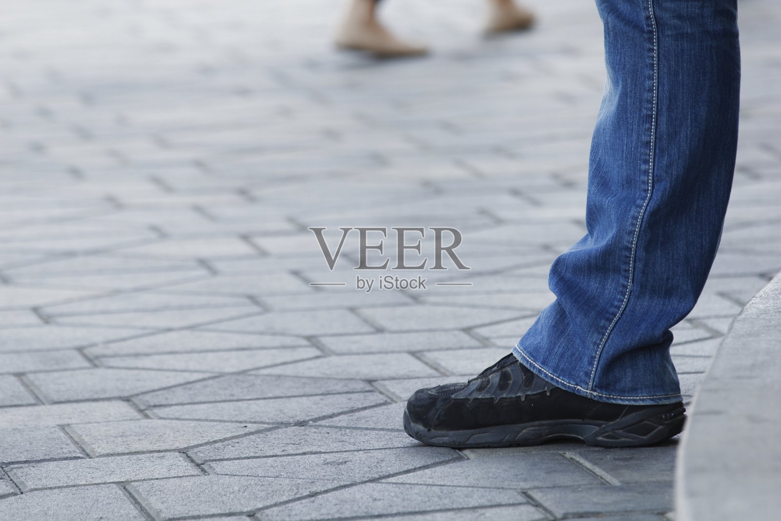 站和等待照片摄影图片