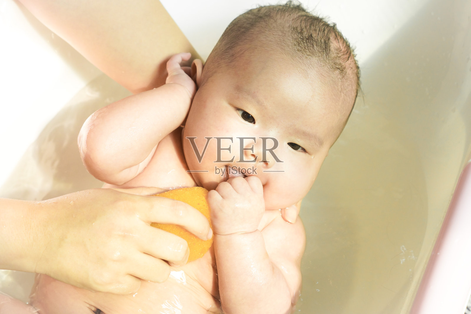 婴儿浴照片摄影图片