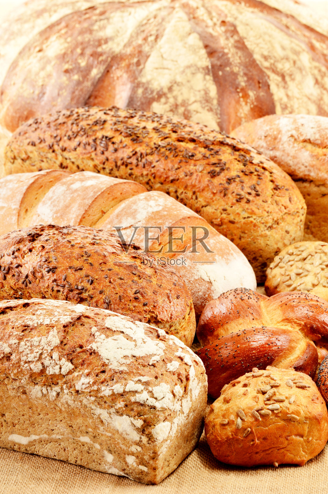 与多种烘烤制品组成照片摄影图片