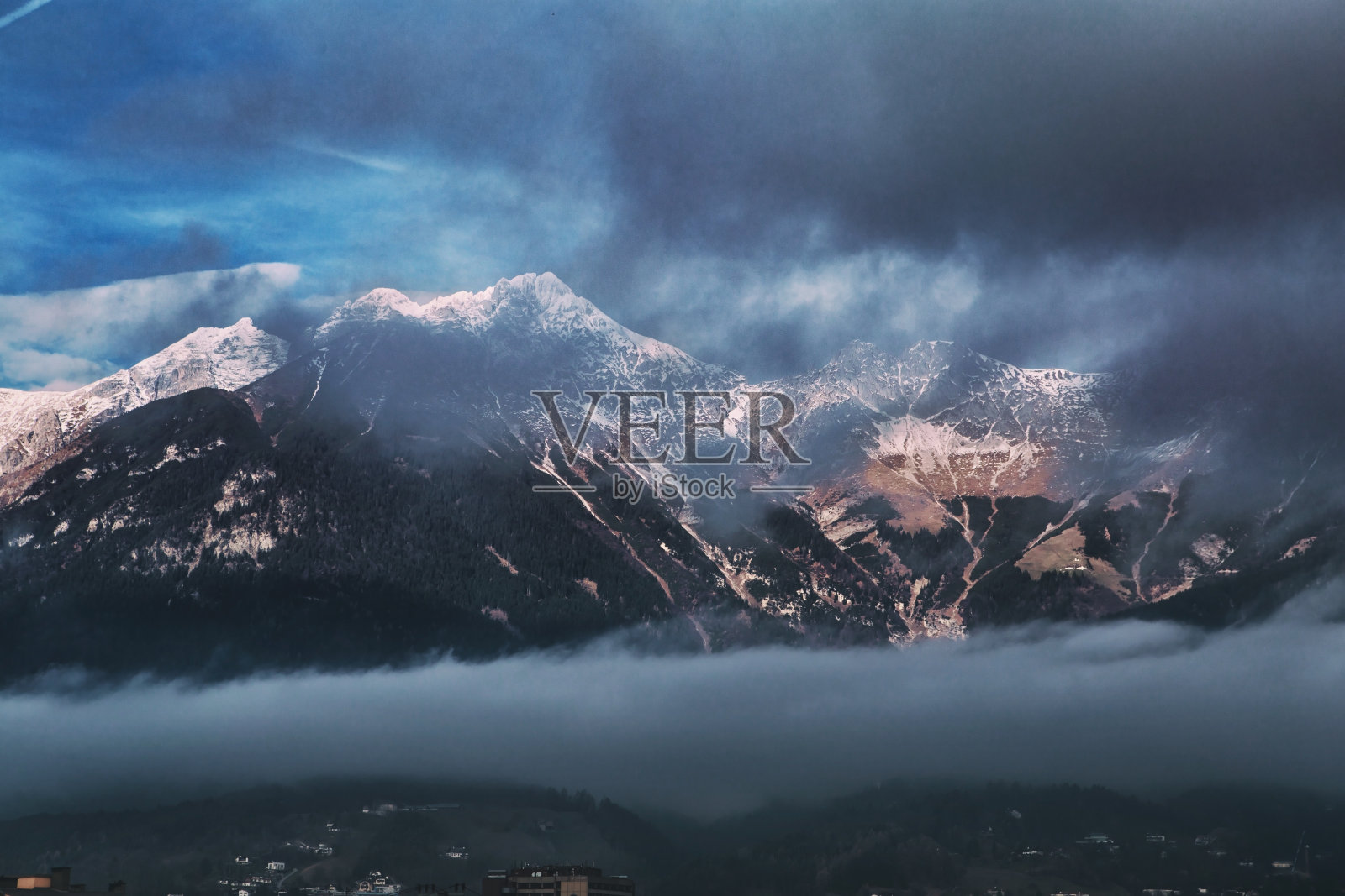 山脉。阿尔卑斯山脉。景观照片摄影图片