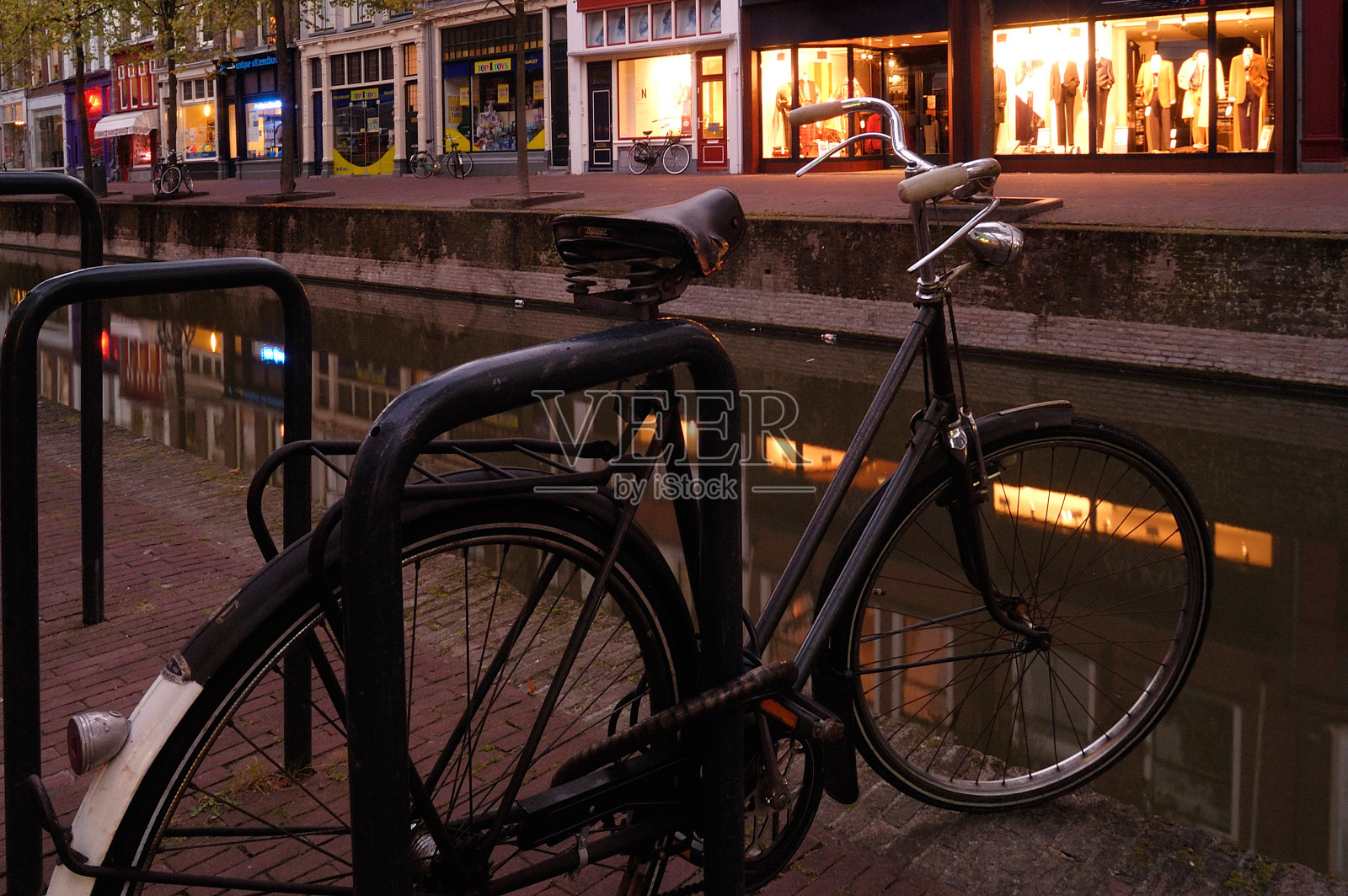 荷兰代尔夫特的自行车照片摄影图片