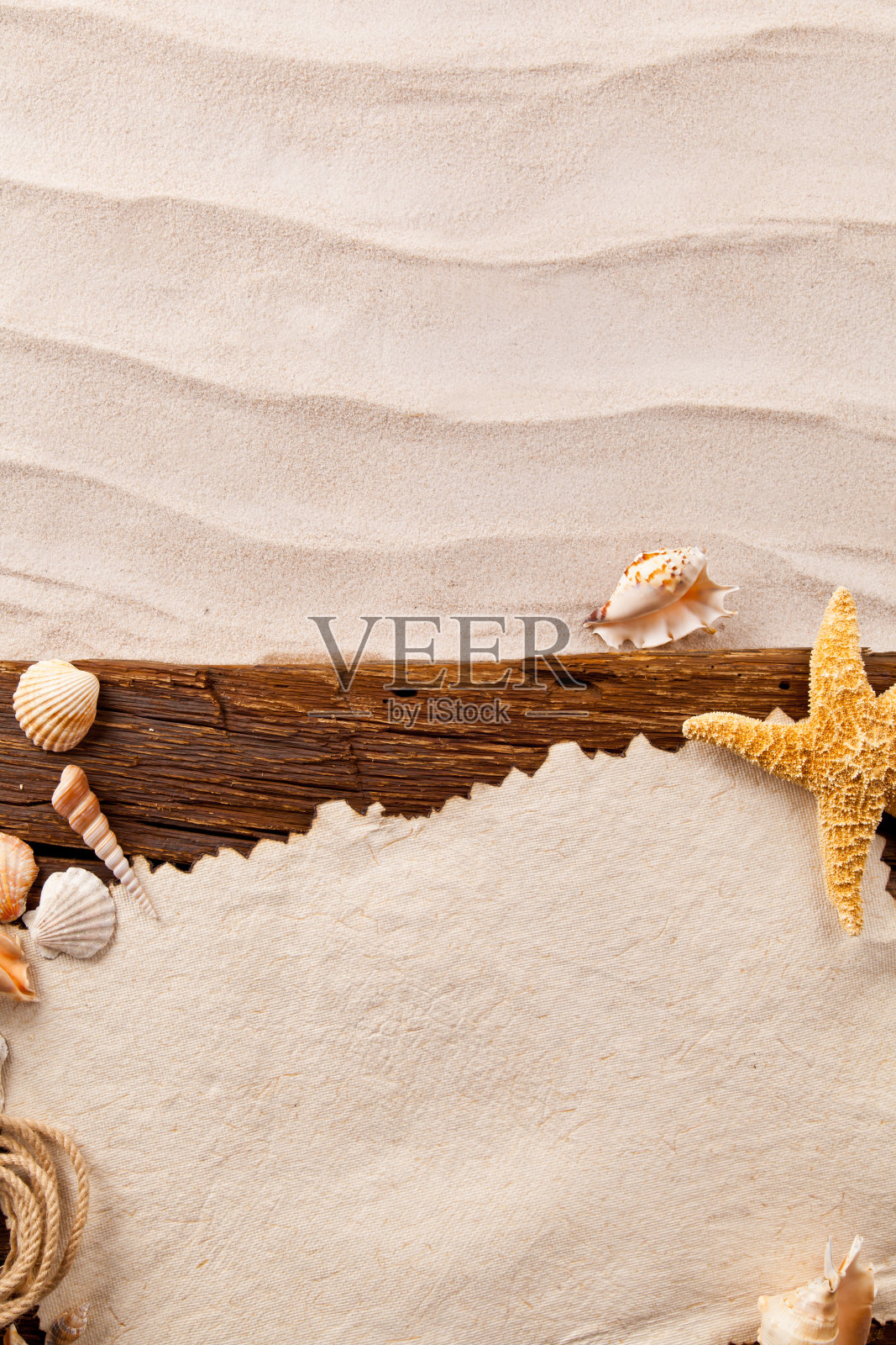 有木板和白纸的沙滩照片摄影图片