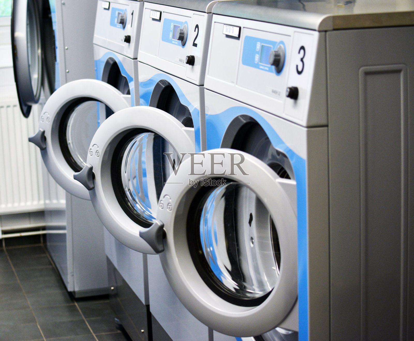 有洗衣机的房间照片摄影图片