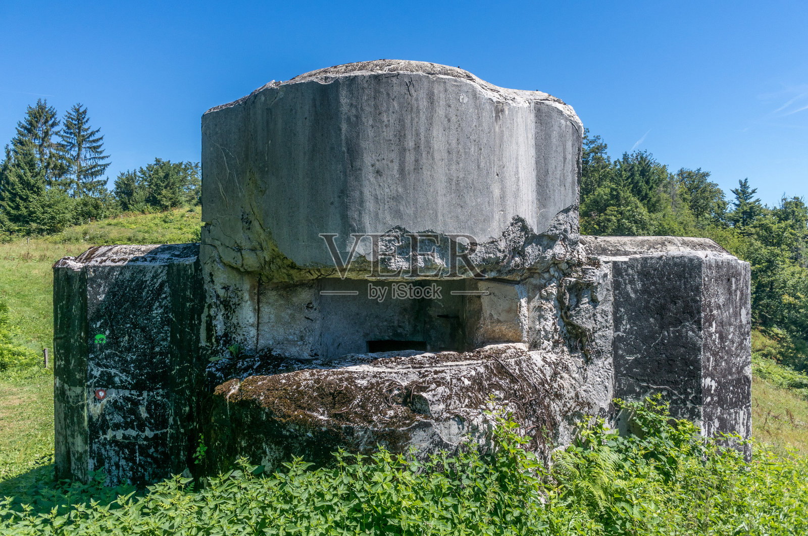 二战时期的边防掩体，近距离看照片摄影图片