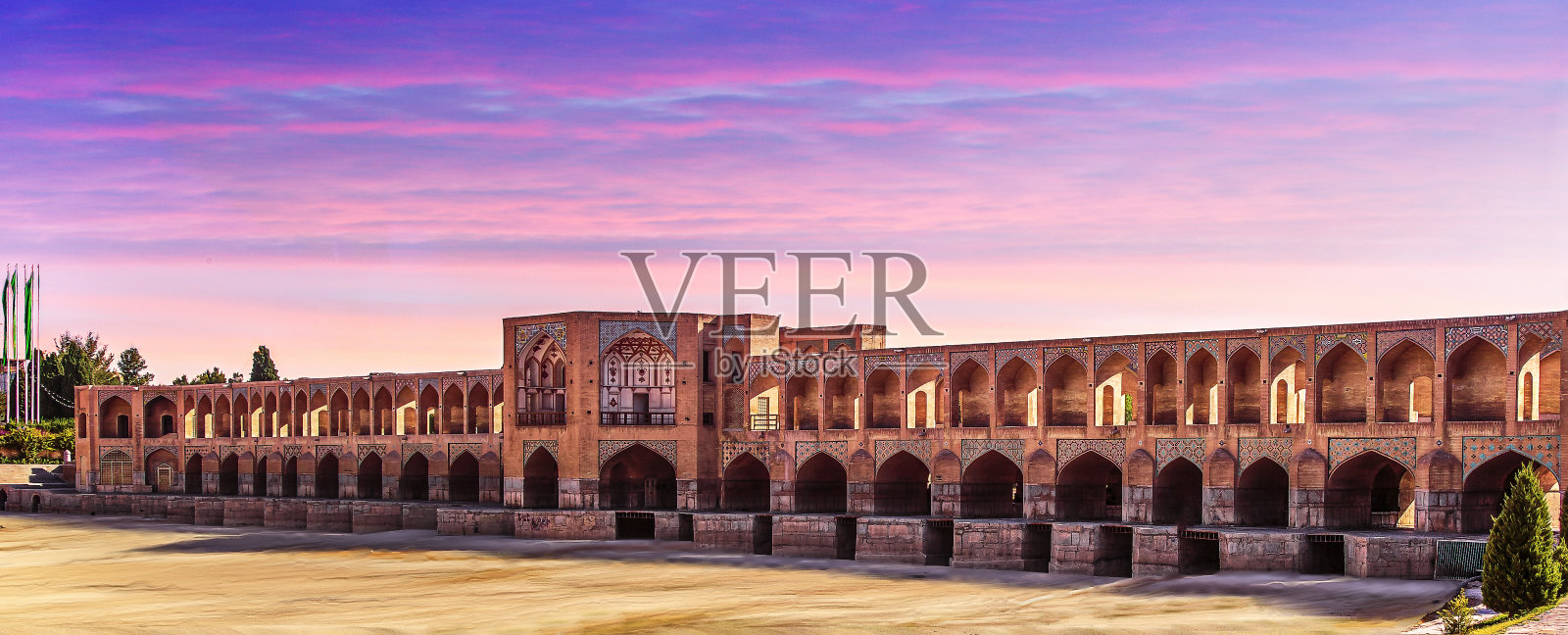 伊朗伊斯法罕Khajoo桥。照片摄影图片