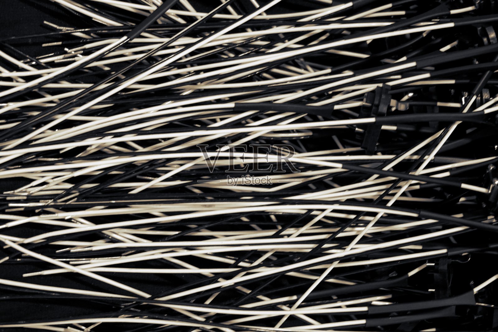 黑白相间的电线照片摄影图片