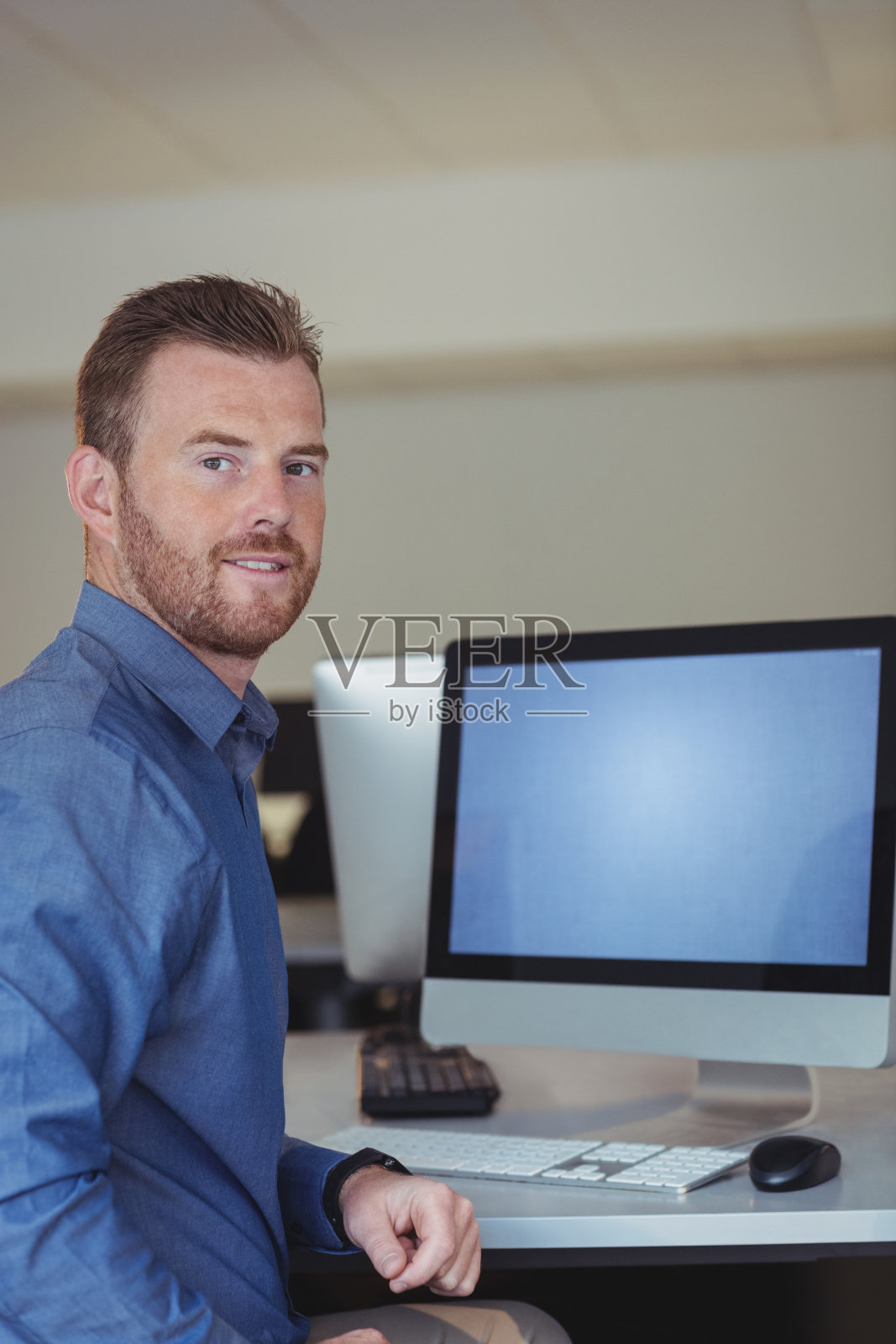 成熟学生使用电脑照片摄影图片