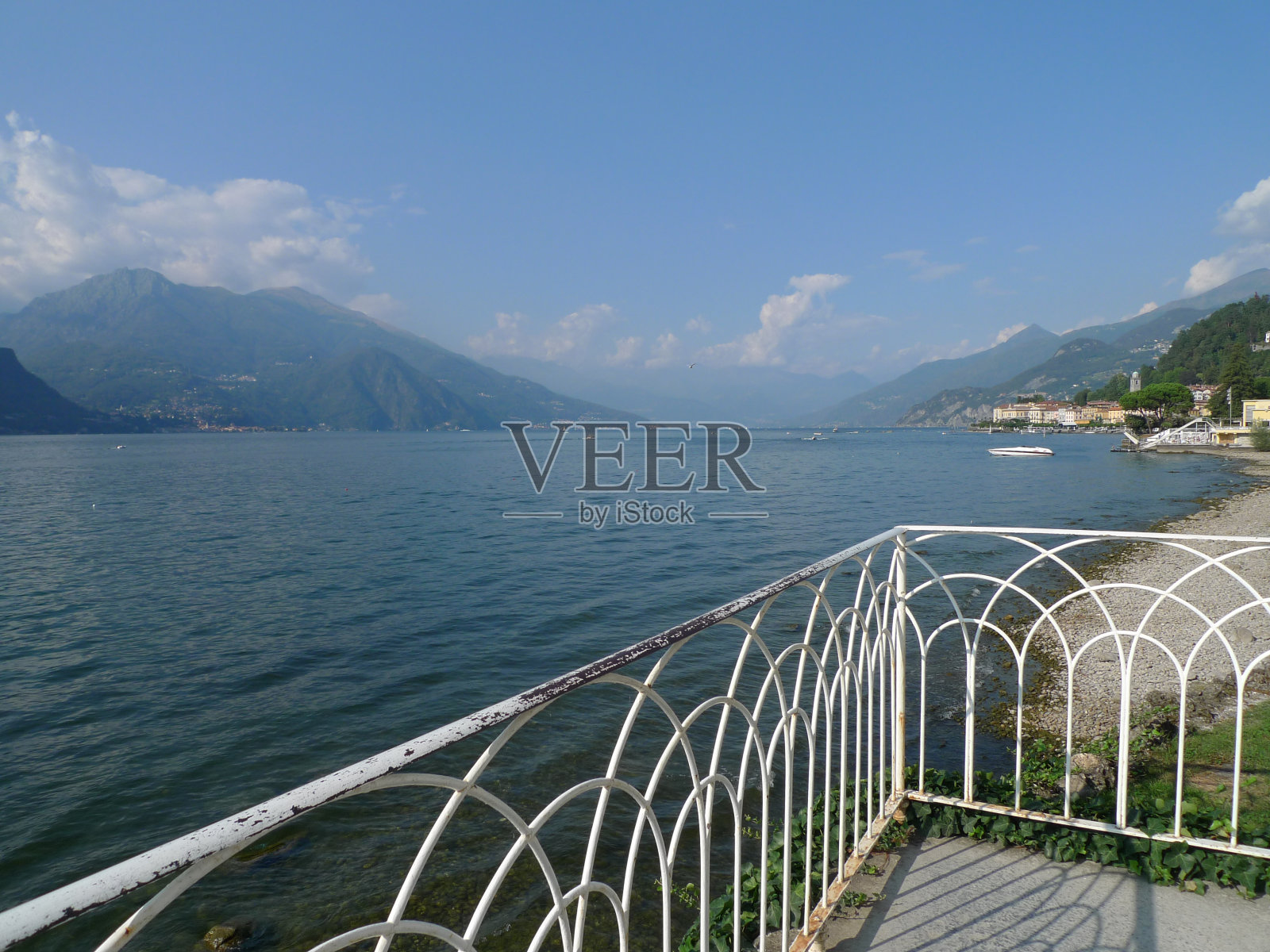 科莫湖上的阳台照片摄影图片