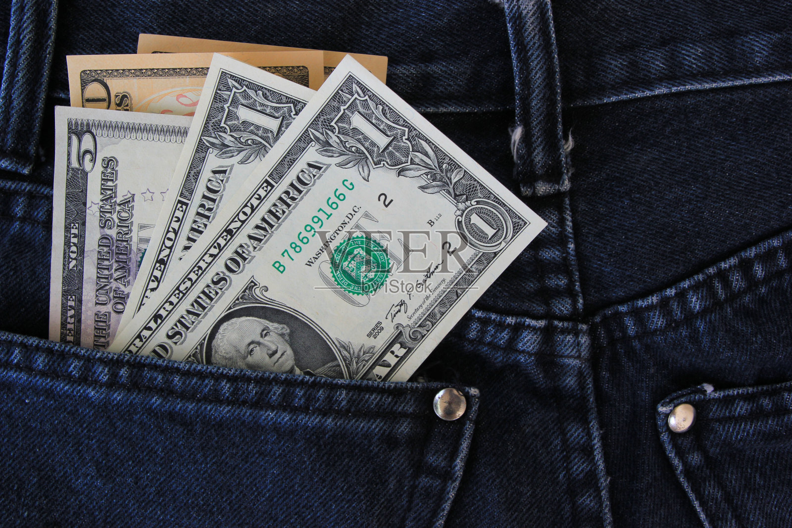 口袋里的现金照片摄影图片