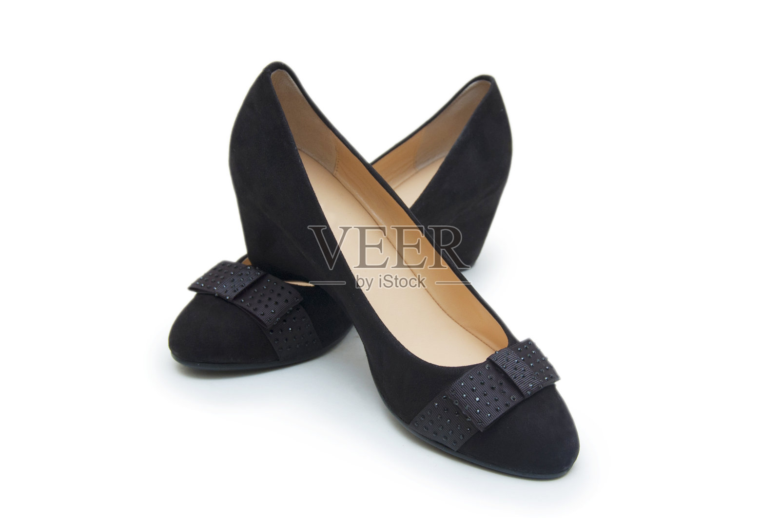 白色背景上的女鞋照片摄影图片