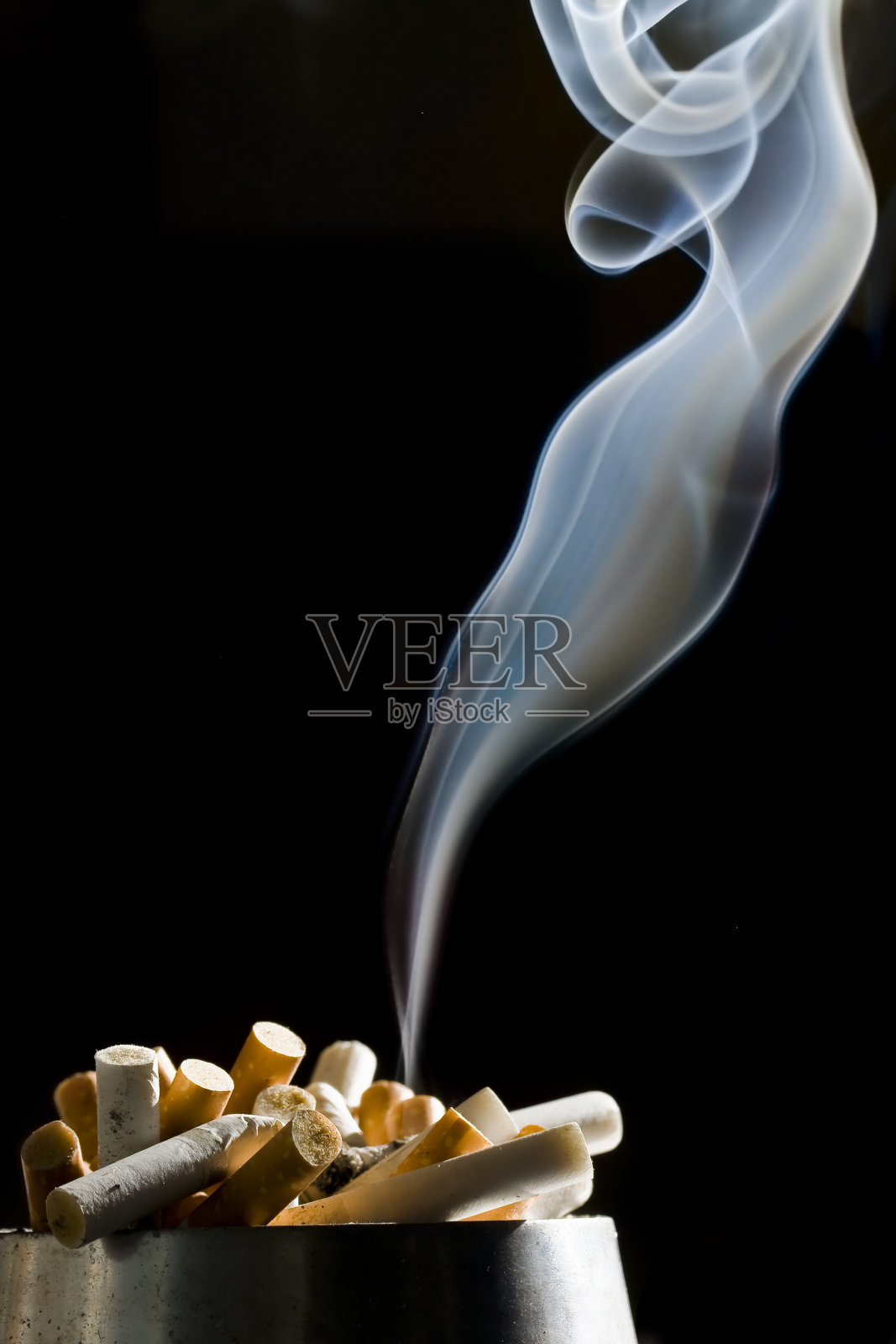 大量吸烟照片摄影图片