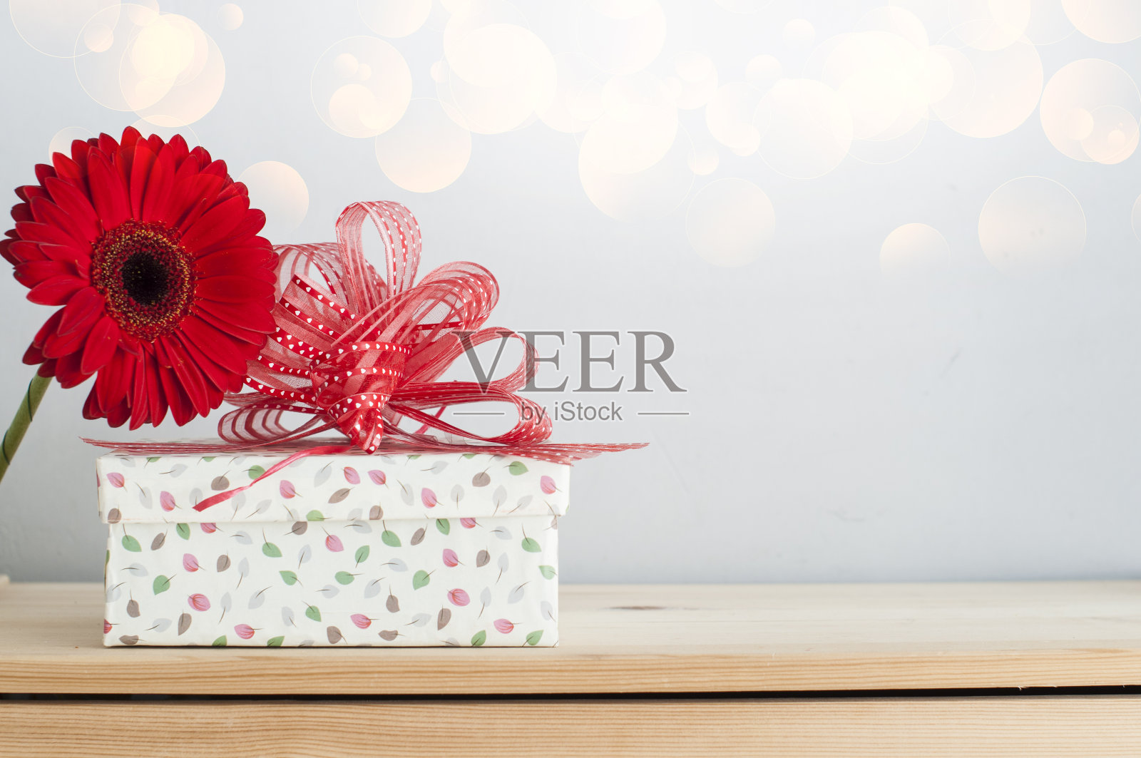 礼物和鲜花照片摄影图片
