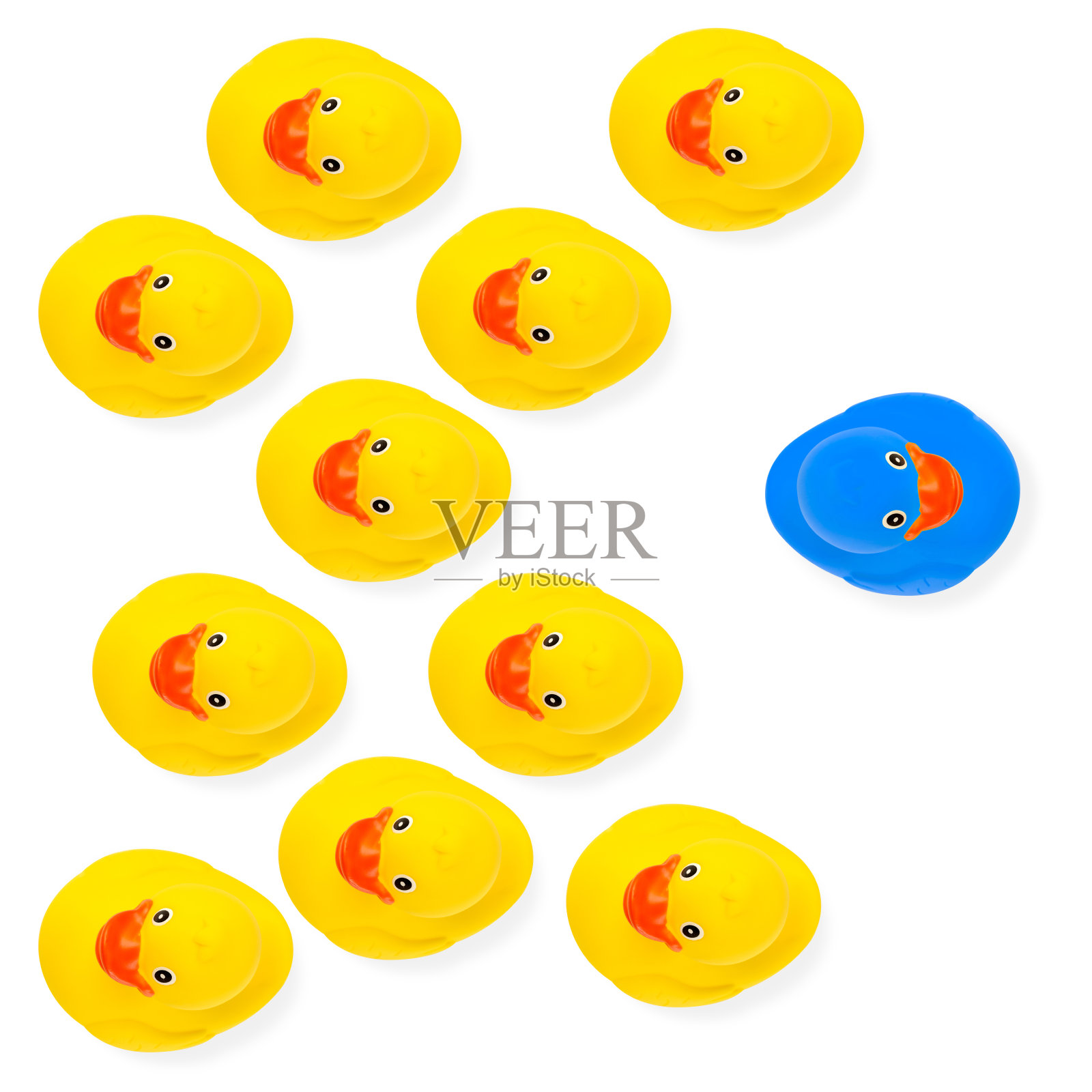 背对着小溪照片摄影图片