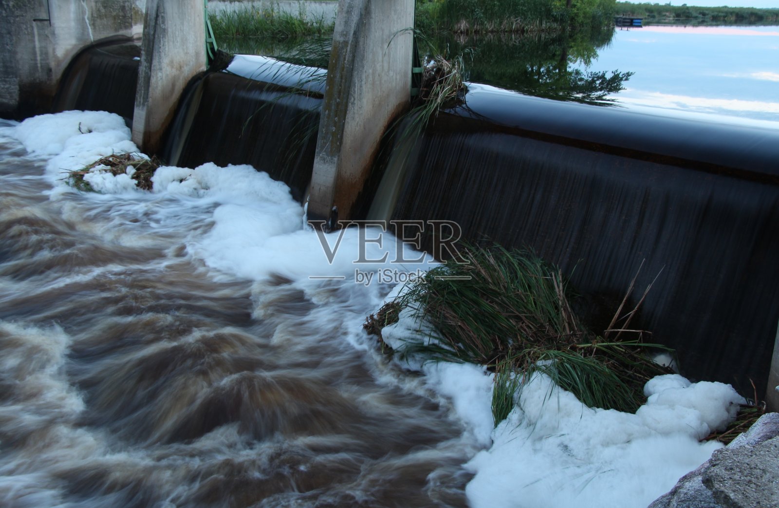 覆水难收照片摄影图片