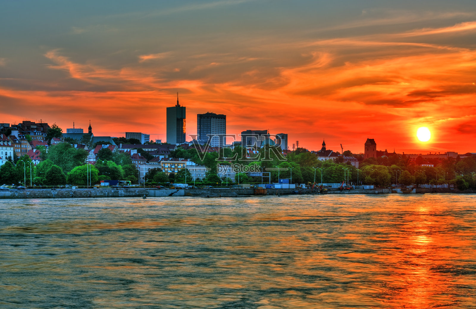 华沙美丽的日落照片摄影图片