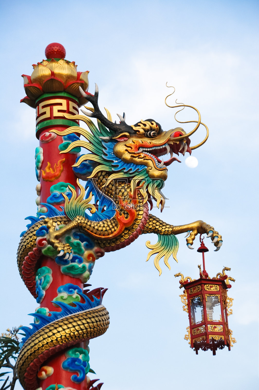 龙在吃月亮照片摄影图片