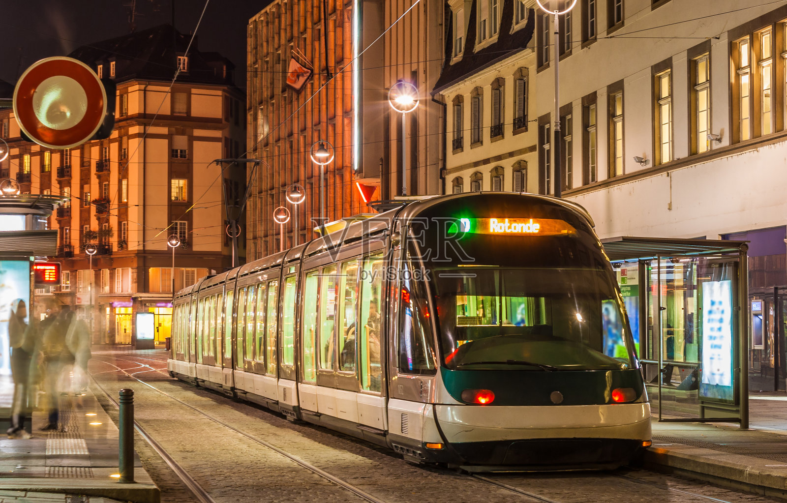 斯特拉斯堡市中心的现代有轨电车。法国阿尔萨斯照片摄影图片