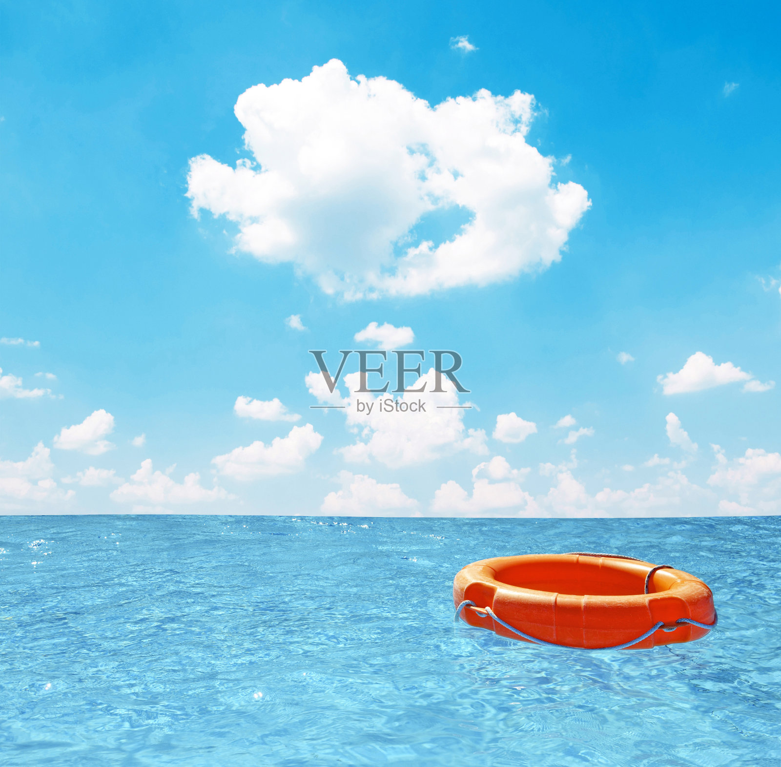 帮助概念-公海救生圈照片摄影图片