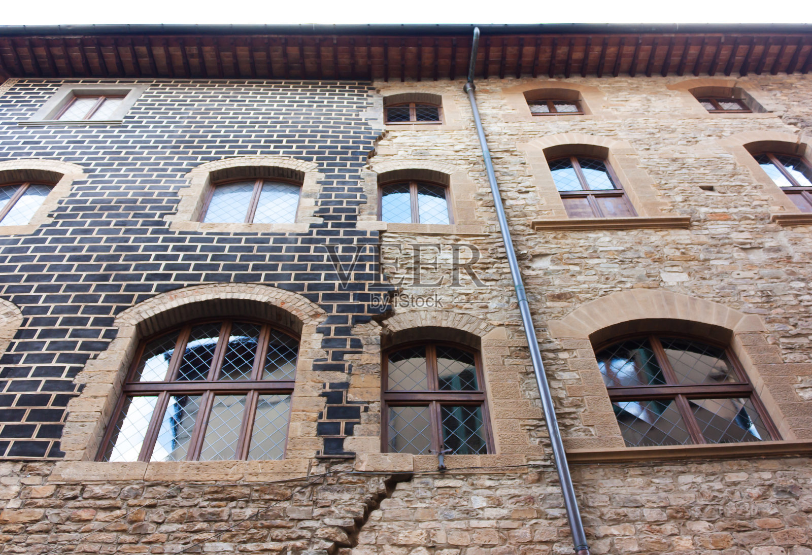 意大利佛罗伦萨一幢有着棕色窗户的老房子照片摄影图片