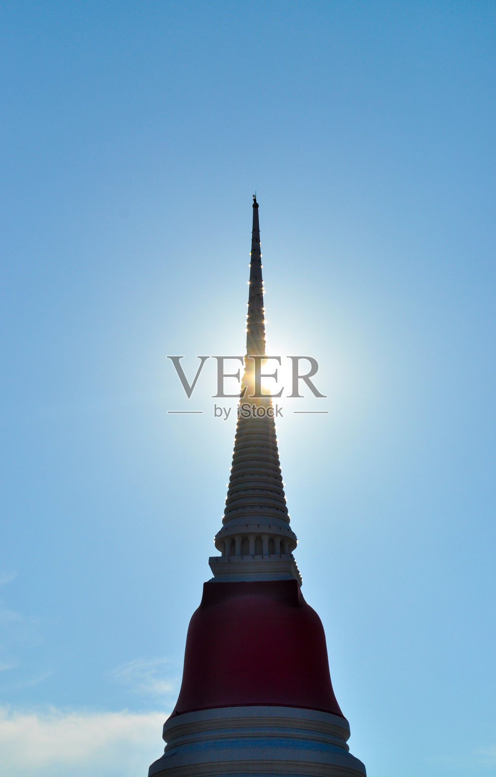 日落后的宝塔，历史公园，卑武里，泰国，高白塔，宗教的象征照片摄影图片