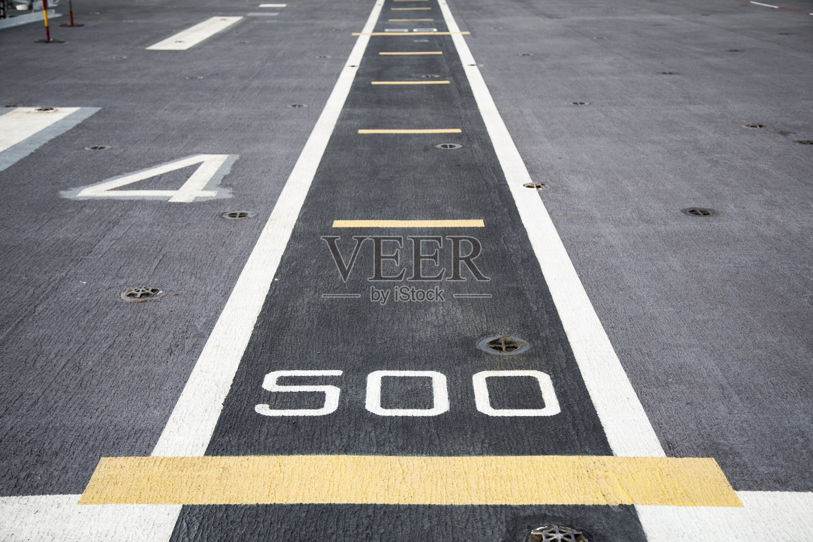 跑道在甲板上照片摄影图片