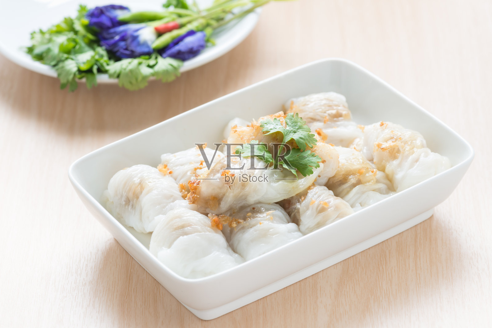 泰国传统甜点，蒸饺皮。照片摄影图片