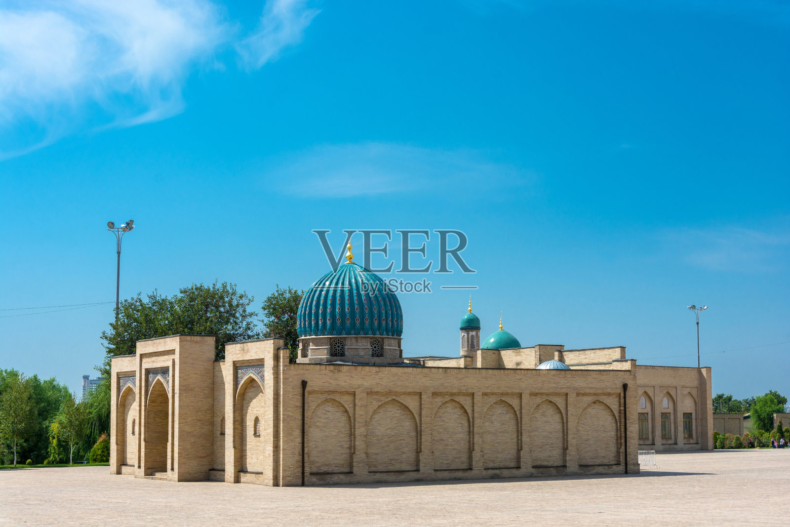 乌兹别克斯坦塔什干的哈斯提姆清真寺。照片摄影图片