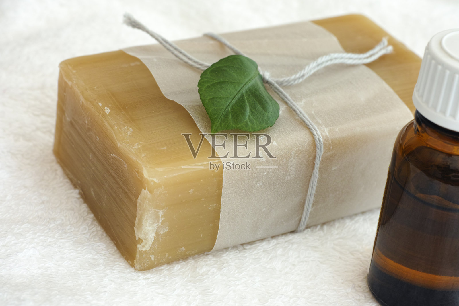 生态香皂和香精油照片摄影图片