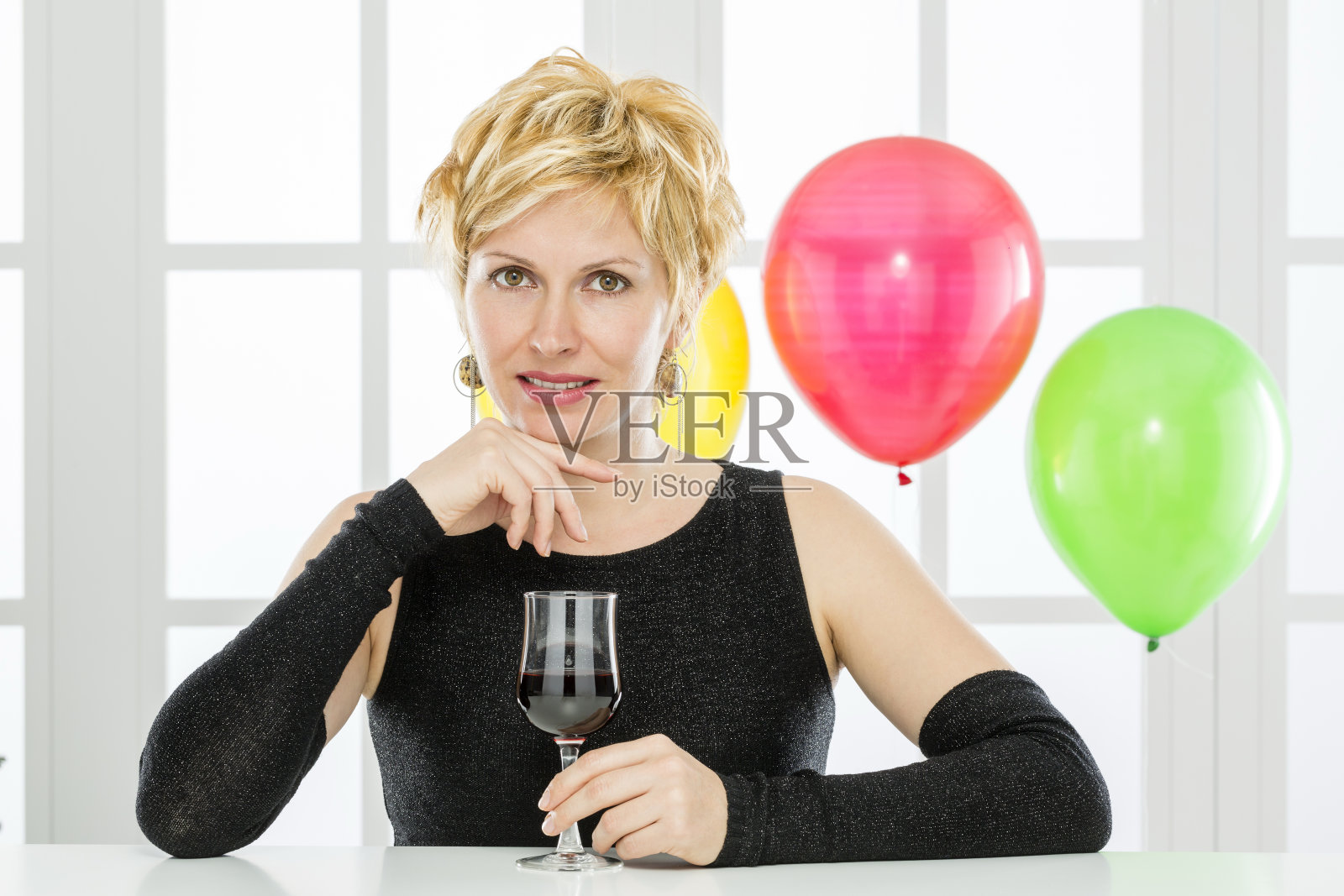 女人，节日和庆典。照片摄影图片