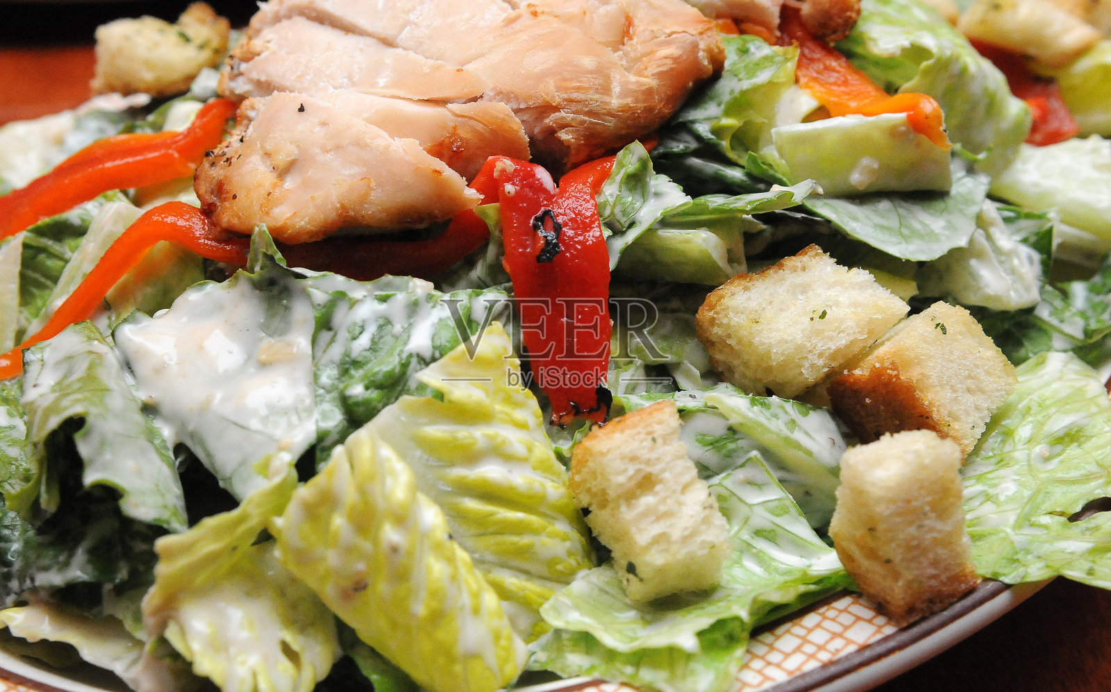 鸡肉凯撒沙拉近距离照片摄影图片